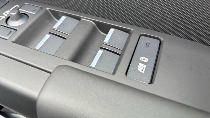 Land Rover Defender 3.0 D250 X-Dynamic HSE 110 5dr Auto Diesel Estate - Image 30